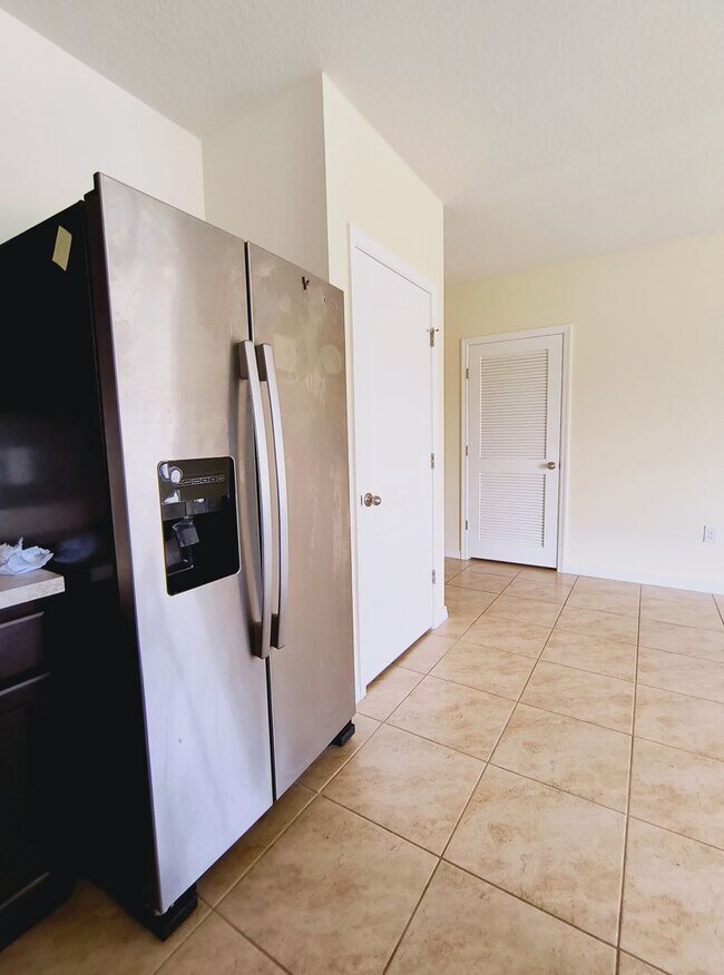 Building Photo - 1065 Cambridge Dr