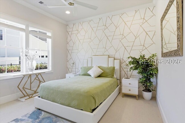 Building Photo - 165 Topside E