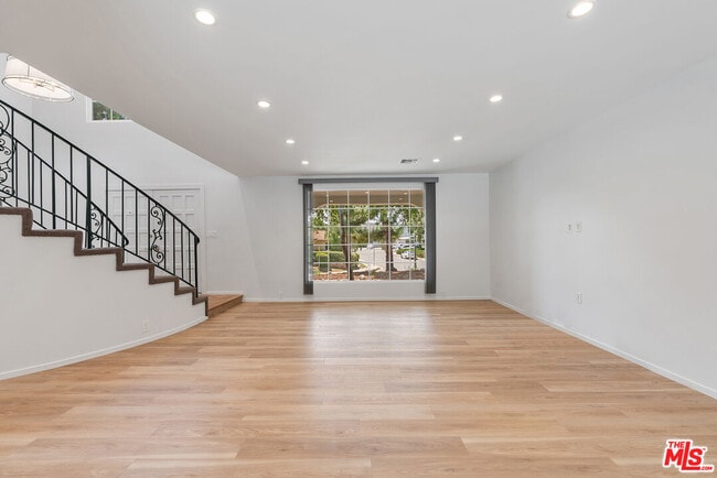 Building Photo - 3062 Arrowhead Dr