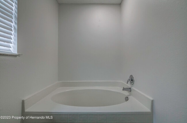 Building Photo - 6322 Grapewood Rd