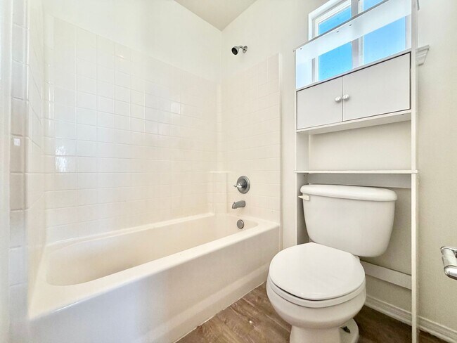 Building Photo - Spacious 3 Bedroom Home with Loft, Large Backyard & 2 Car Garage
