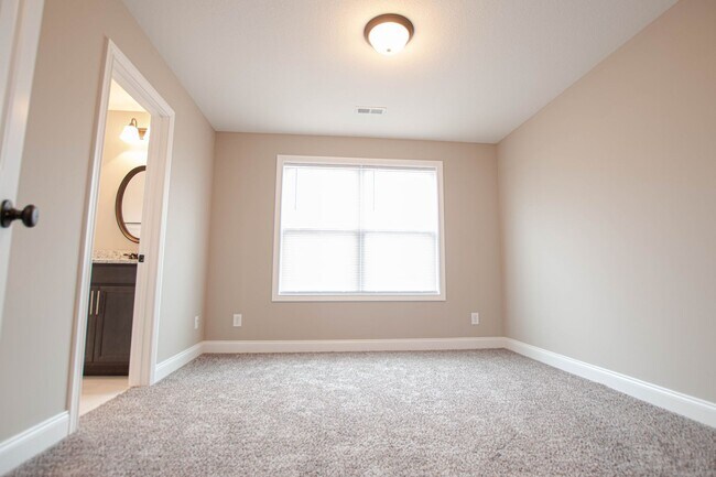 Building Photo - Pet Friendly Four Bedroom!