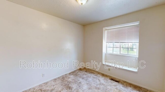 Building Photo - 2316 Sierra Dr