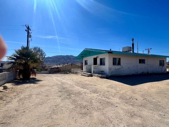 Building Photo - 73817 Crestview Dr