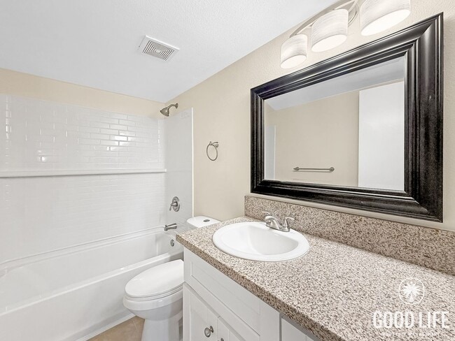 Building Photo - Great 2B/2.5BA Condo in Oceanside for Lease!