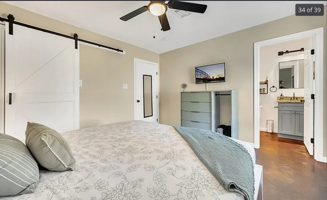 Building Photo - Fully Furnished Near Baylor