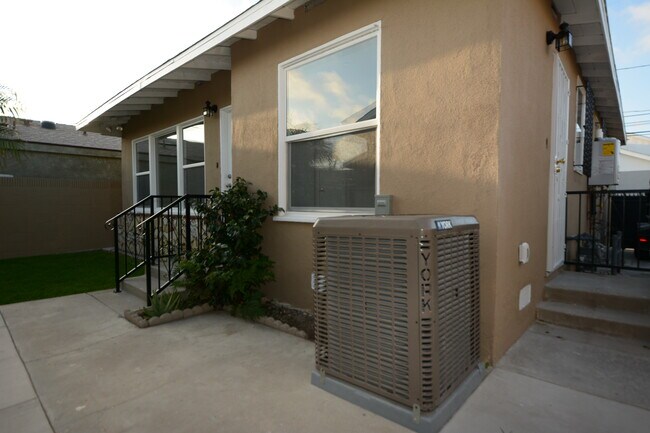 Building Photo - 4137 W 160th St