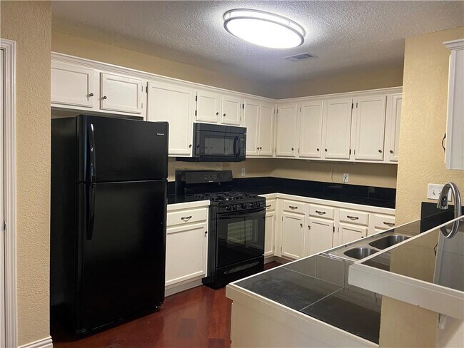 Building Photo - 700 David Curry Dr