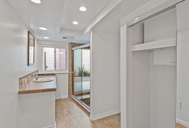 Building Photo - 2518 S Sierra Madre