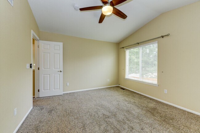 Building Photo - Beautifully Updated 3-Bed Home in Arapahoe...