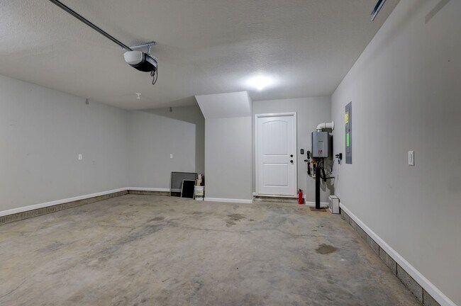 Building Photo - 1008 Meadowview Ln