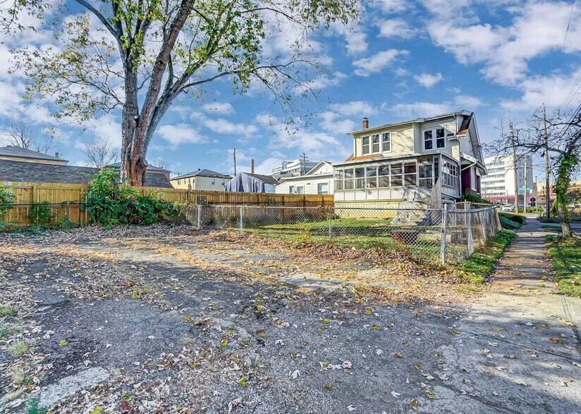 Building Photo - 3840 Edwards Rd