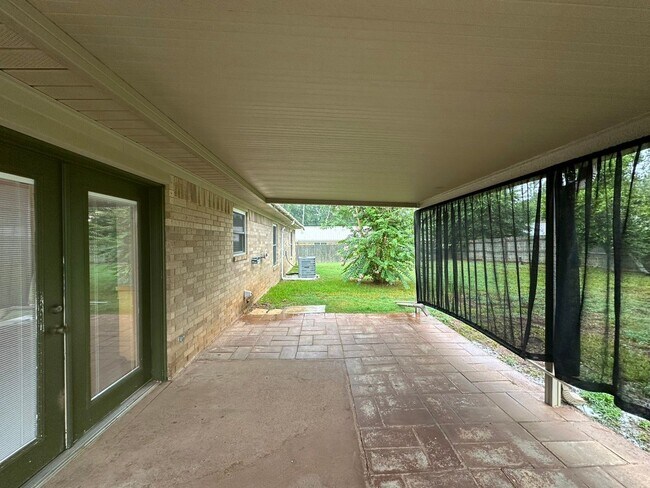 Building Photo - Coming Soon! 3 Bedroom 2 Bath in Whitehous...