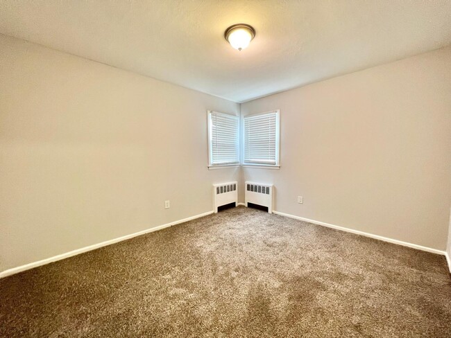 Building Photo - 51 Baisley Ave