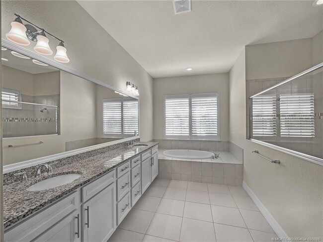 Building Photo - 724 SW Sea Green St