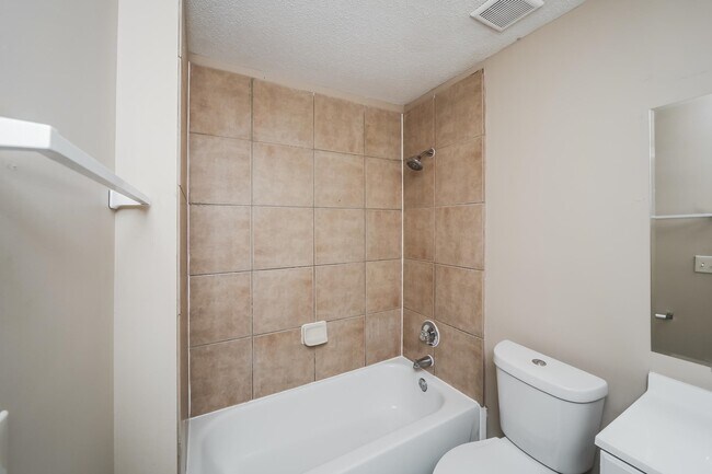 Building Photo - 4663 Royal View Dr