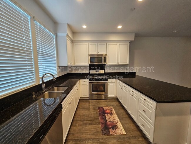 Building Photo - 3647 W Hemlock St