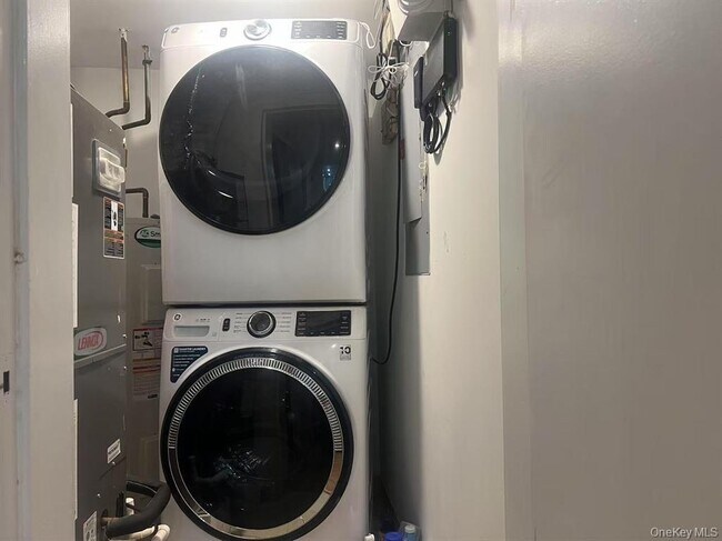 Building Photo - 100 Cutter Mill Rd