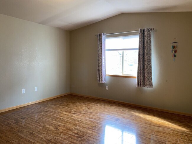 Building Photo - 3 Bed, 2 Bath Duplex in West Fort Collins close to Foothills