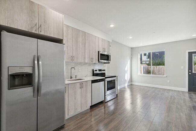 Building Photo - 1845 E Huntingdon St