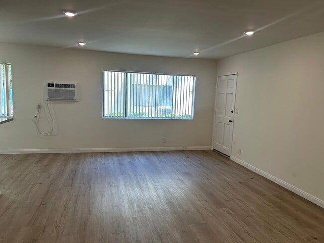 Interior Photo - Yar5130