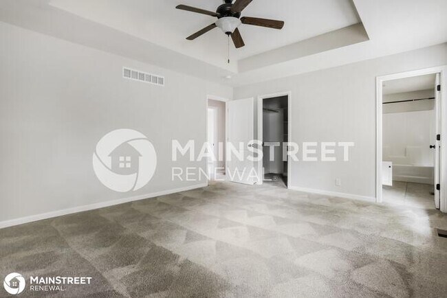 Building Photo - 411 Wiltshire Dr, Raymore, MO 64083