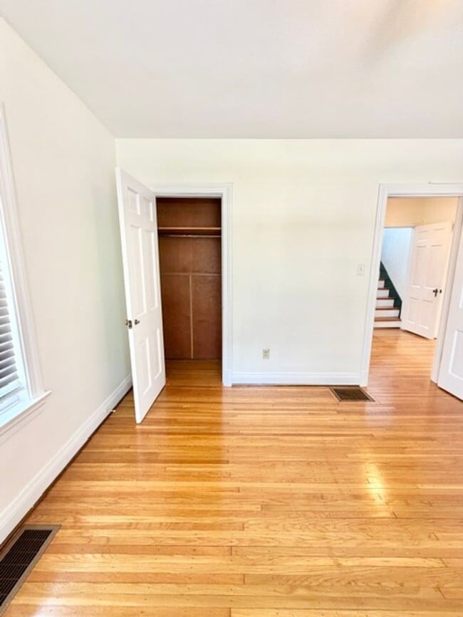 Building Photo - 2414 Brighton Dr