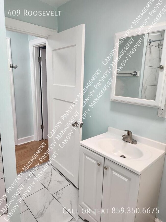 Building Photo - 409 Roosevelt-