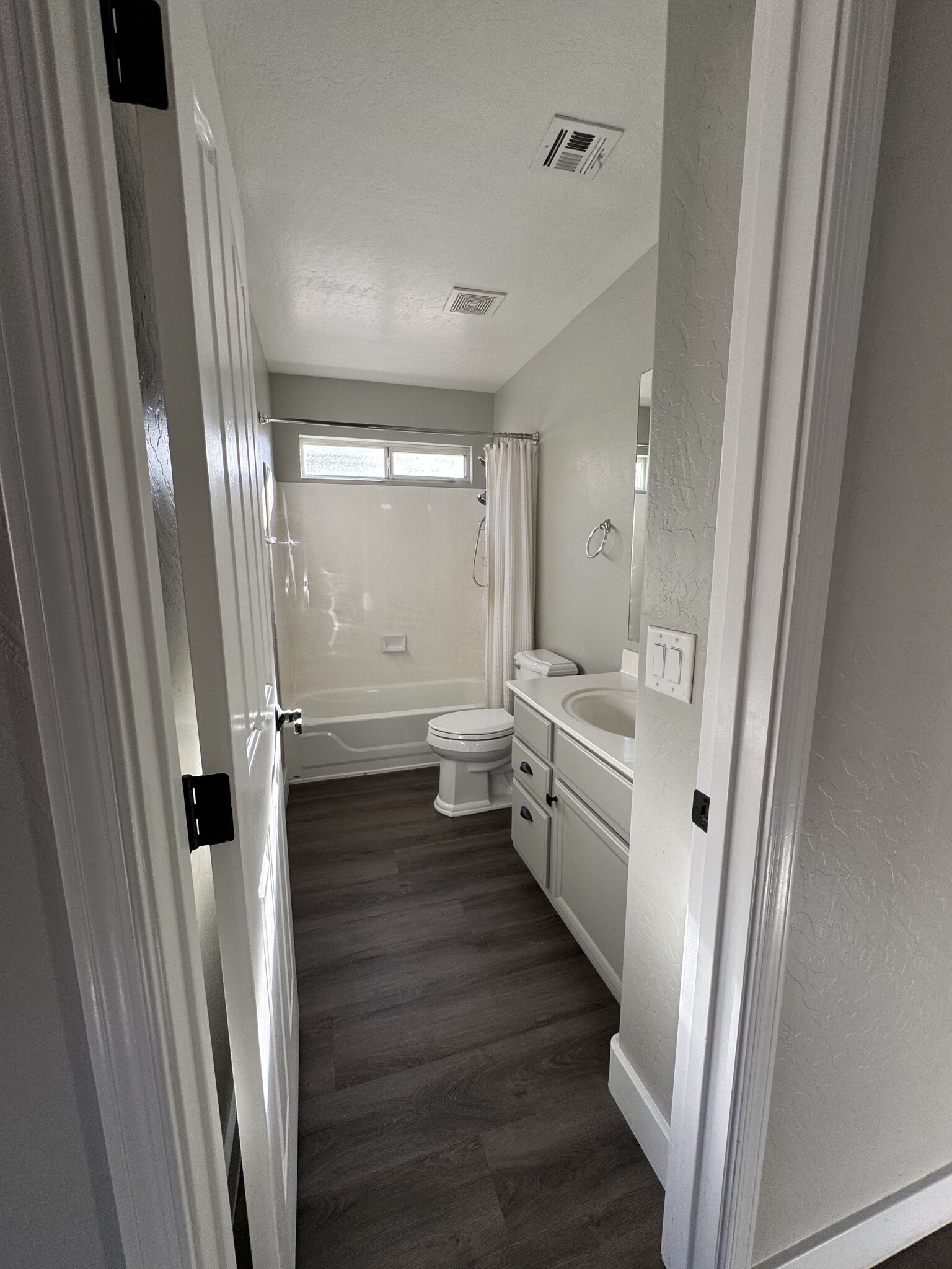 Secondary Bathroom - 524 W Mountain Sage Dr