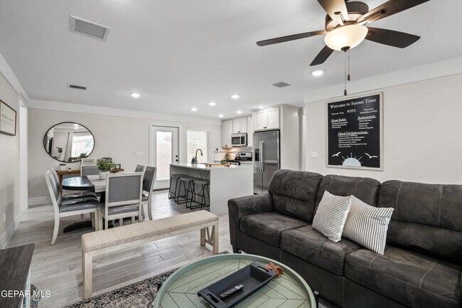 Building Photo - 854 Mallett St
