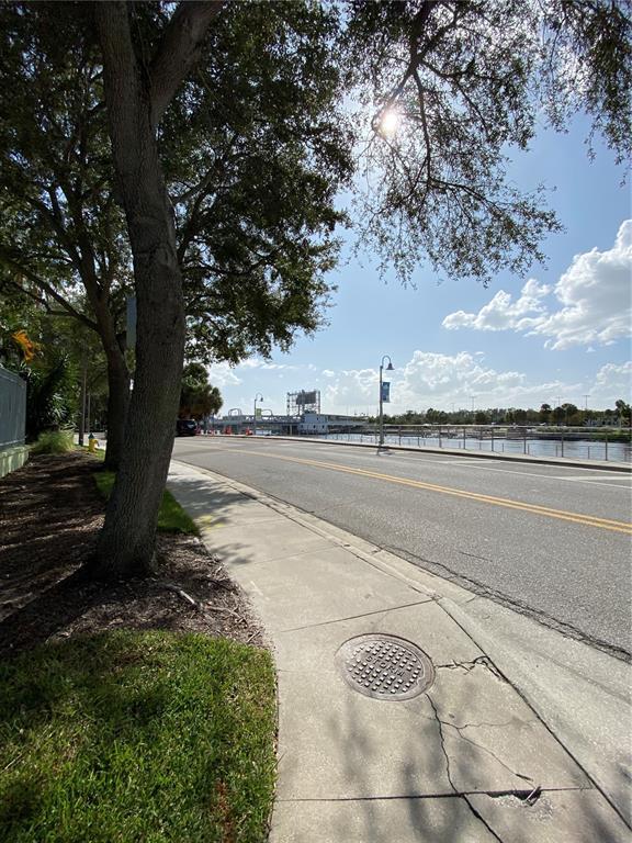 Building Photo - 1501 Doyle Carlton Dr