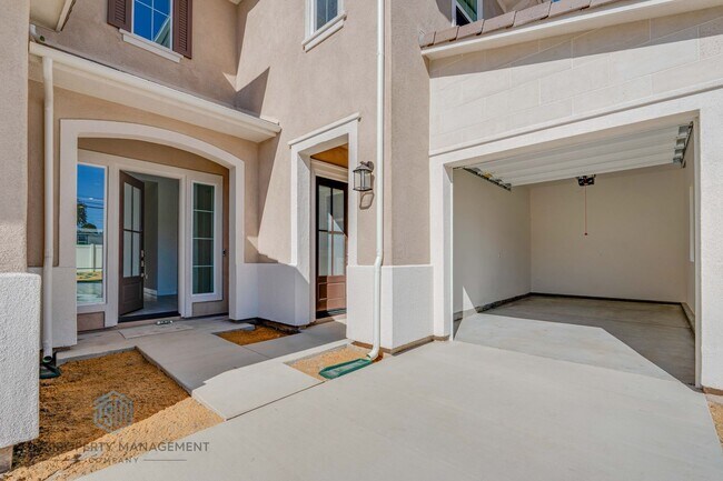 Building Photo - 15437 La Subida Dr