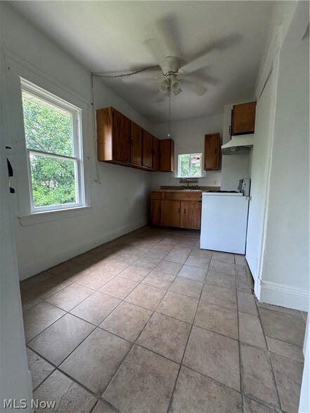 Building Photo - 12337 Chesterfield Ave