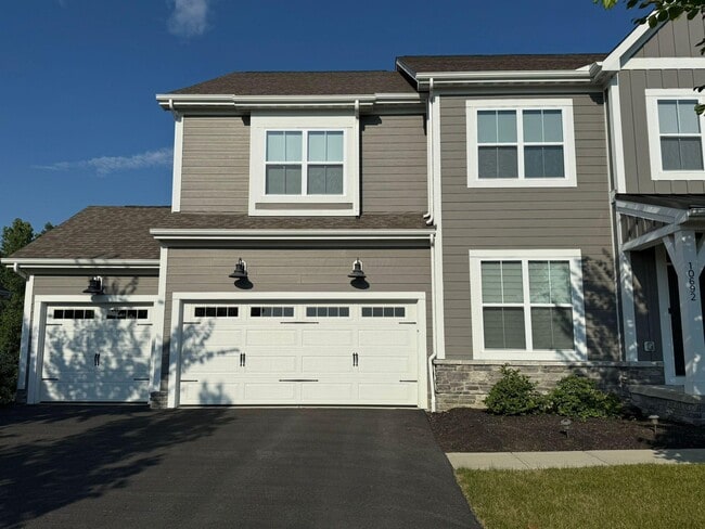 Primary Photo - 10692 Pearl Creek Dr