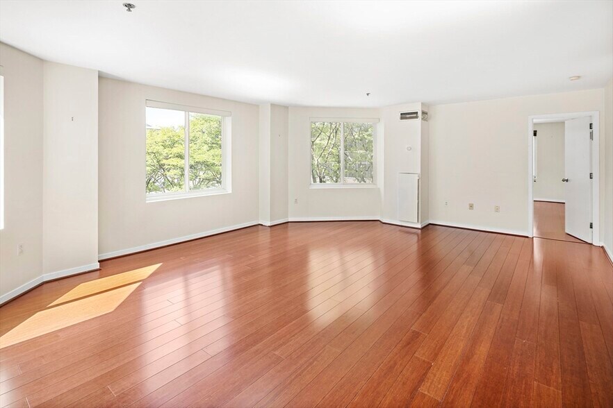 Building Photo - 950 Massachusetts Ave