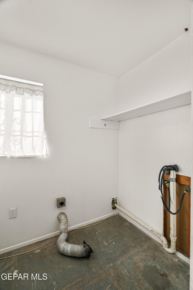 Building Photo - 255 Francis St