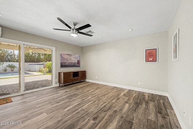 Building Photo - 5017 E Acoma Dr