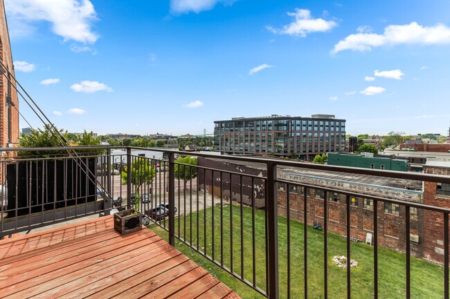 Building Photo - 2003 Brooklyn St