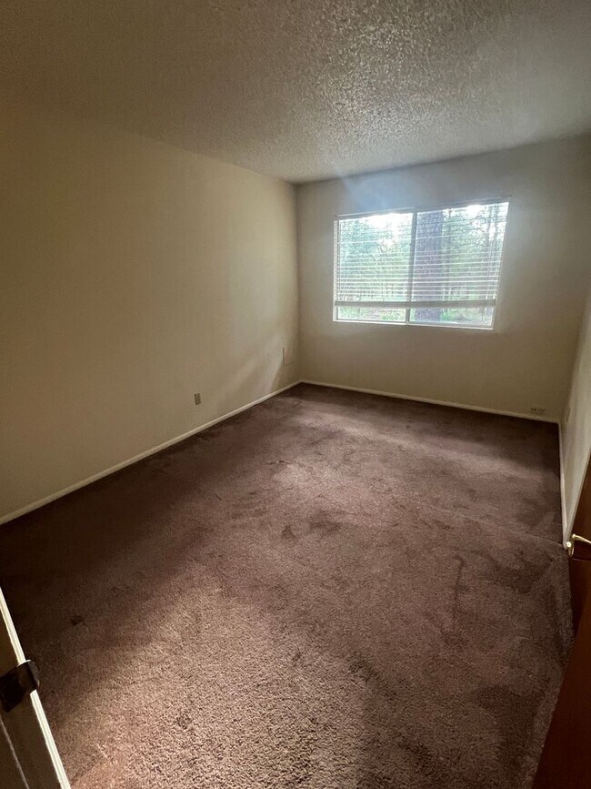 Building Photo - (LEASE PENDING) $2,475 3 Bed/2 Bath House -Country Club Estates neighborhood