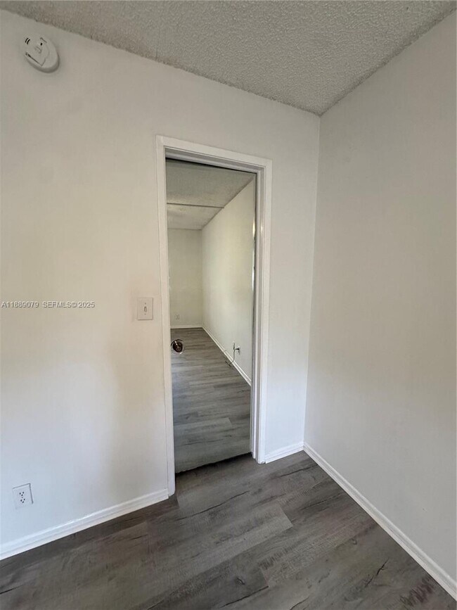 Building Photo - 110 Gardens Dr