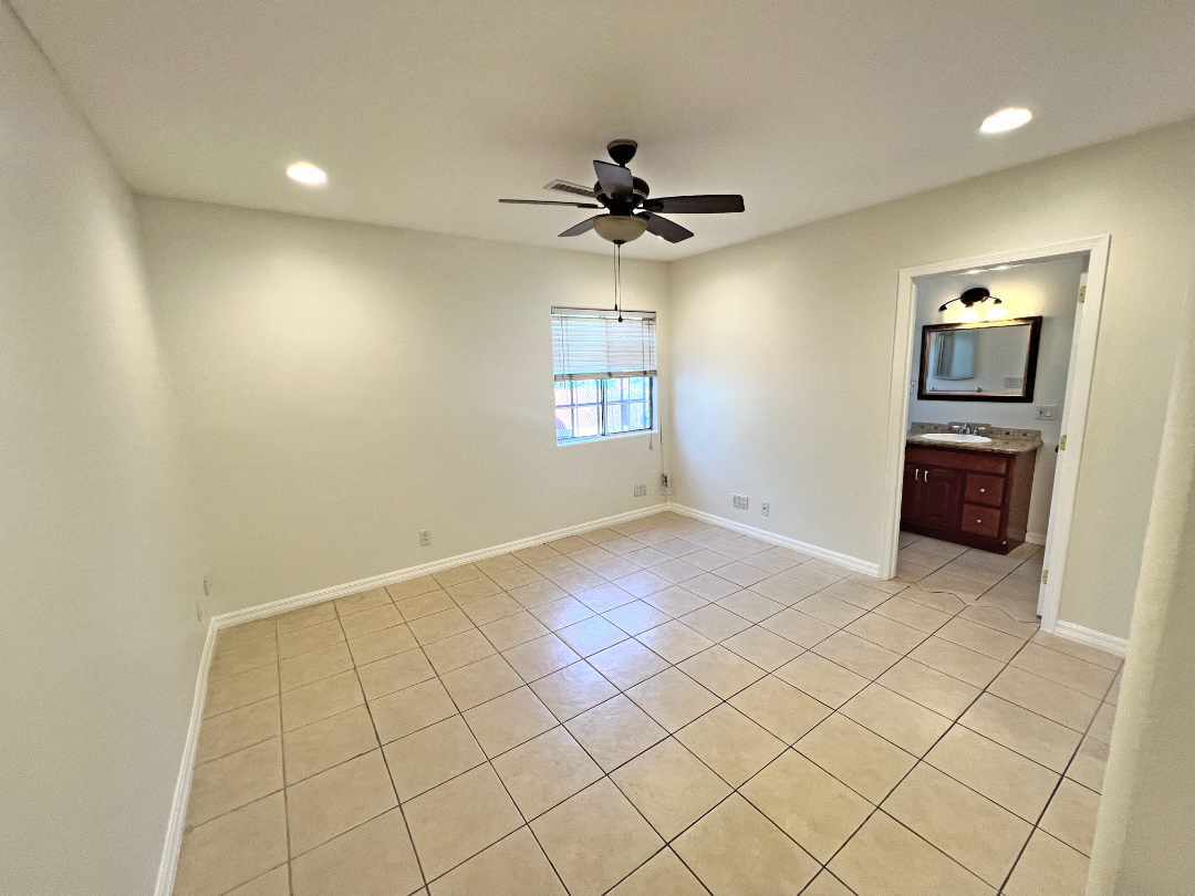 3rd bedroom with en-suite full bath/shower combination. - 2330 S Mansfield Ave