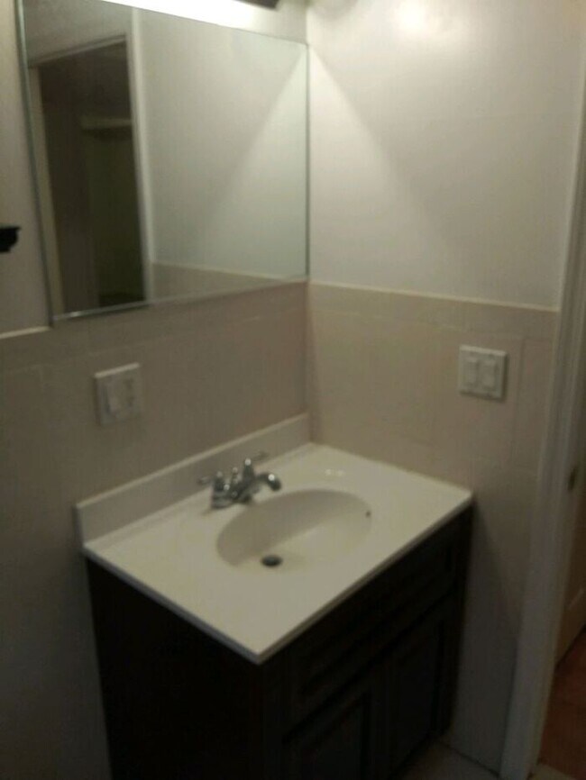 Building Photo - Luxury to Love