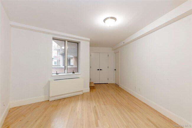 Building Photo - 116-11 Curzon Rd