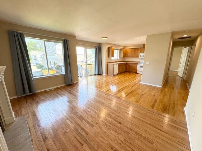 Building Photo - Spacious rambler 2 beds plus den