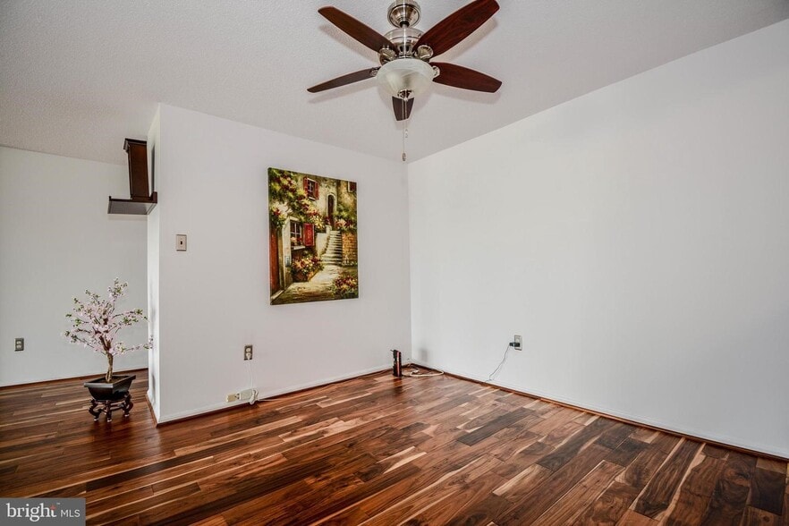 Dining room - 1300 Army Navy Dr