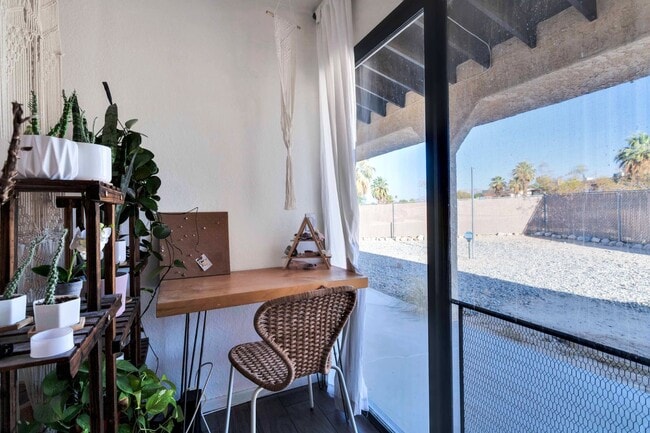 Building Photo - Must See 4 bedroom 2 bath Home