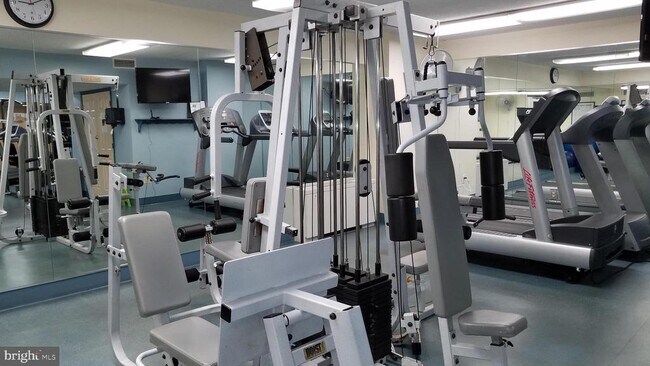 Building Photo - 3705 S George Mason Dr