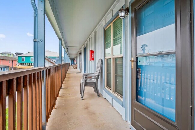 Building Photo - 2025 Eleventh Street-SI FL2-ID1023340P