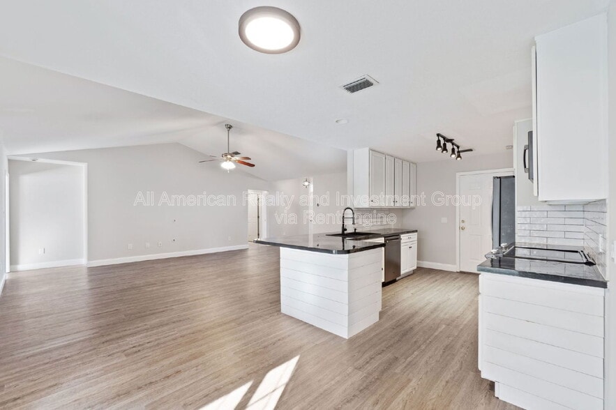 Building Photo - 444 Bridgewater Ct