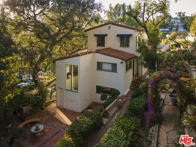 Building Photo - 3278 Primera Ave